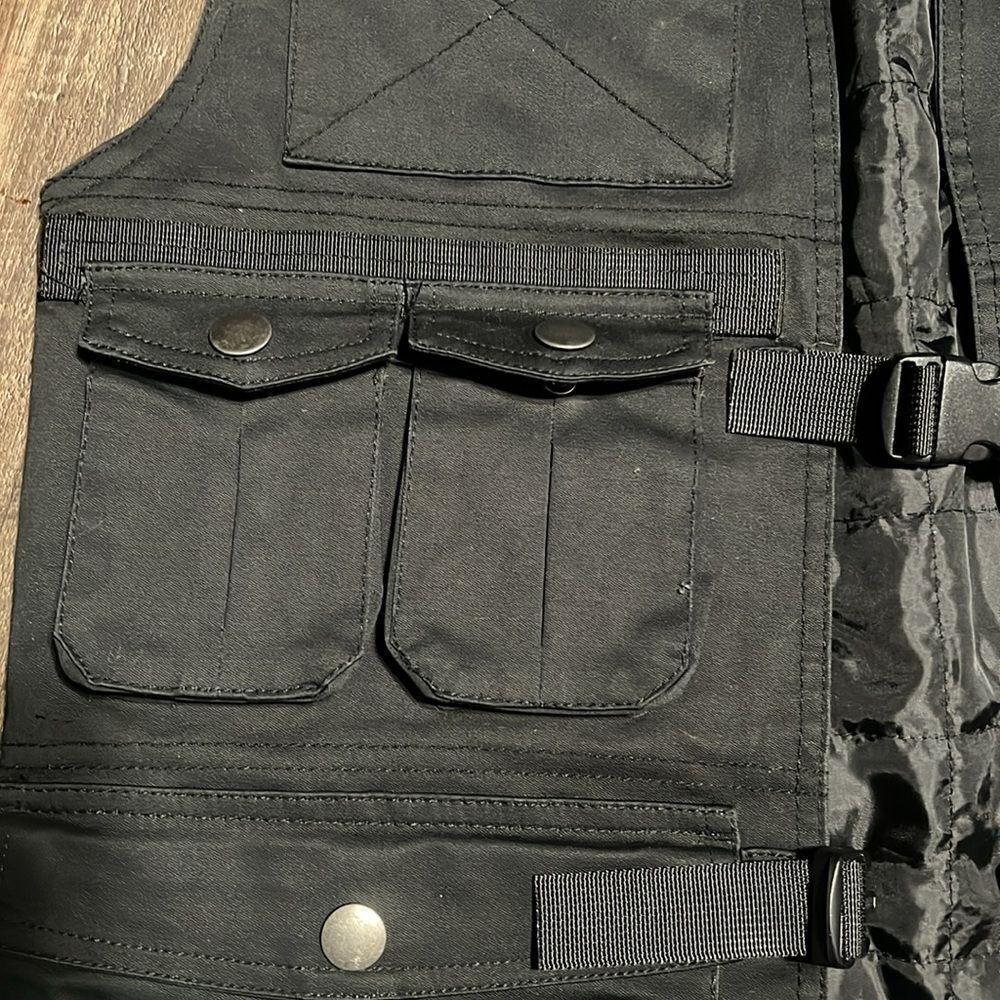 Pacsun Tactical Zippered
Pockets Pouch Utility
Tech Vest Jacket Black
Mens- S - Picture 6 of 14